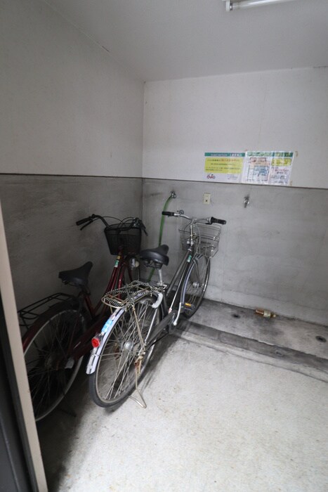 物件外観写真4　(駐輪場)