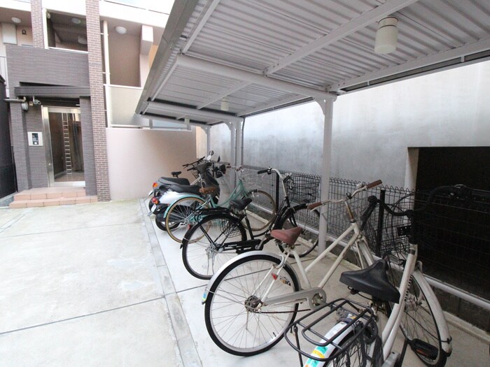 物件外観写真5　(駐輪場)