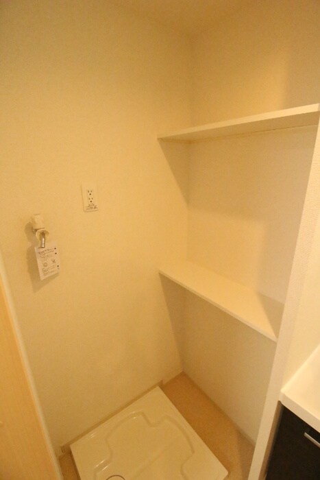 物件内観写真16　(洗濯機置場)
