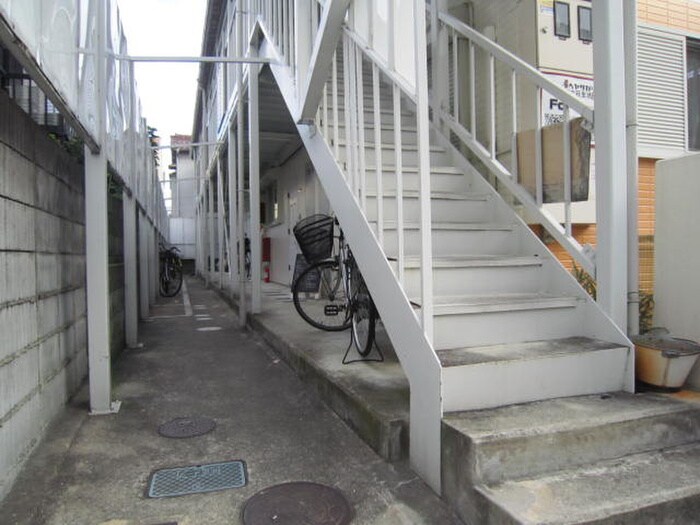 物件外観写真3　(エントランス部分)