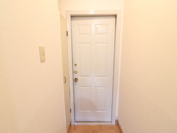 物件内観写真12　(玄関)