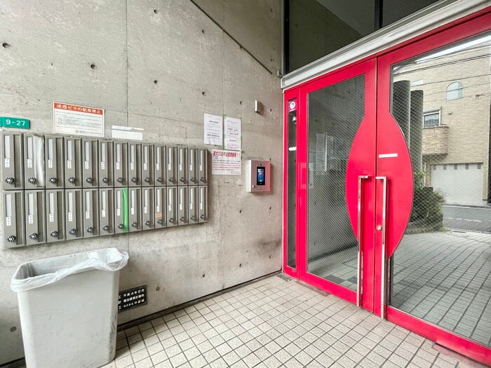 物件外観写真2　(エントランス部分)