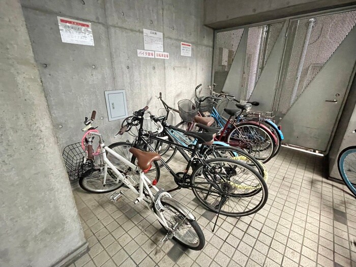 物件外観写真3　(駐輪場)