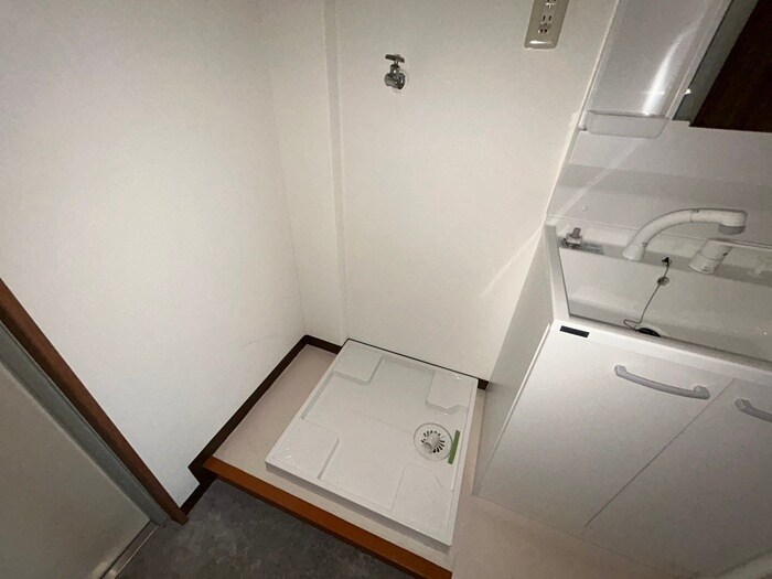 物件内観写真18　(洗濯機置場)