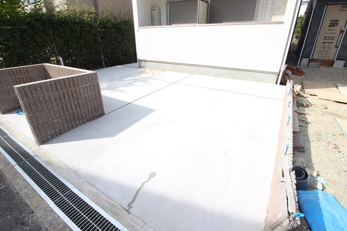 物件外観写真5　(駐車場)