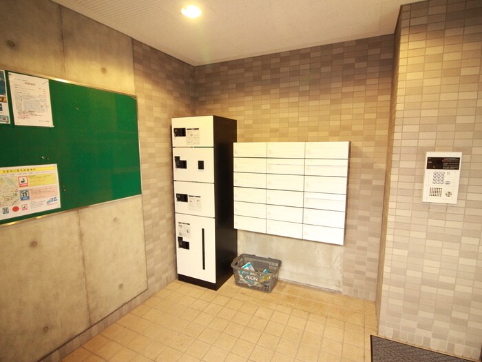 物件外観写真2　(エントランス部分)