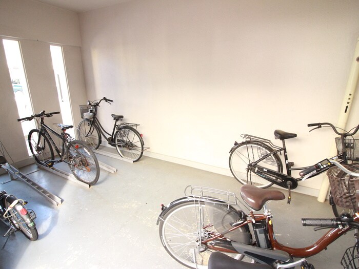 物件外観写真3　(駐輪場)