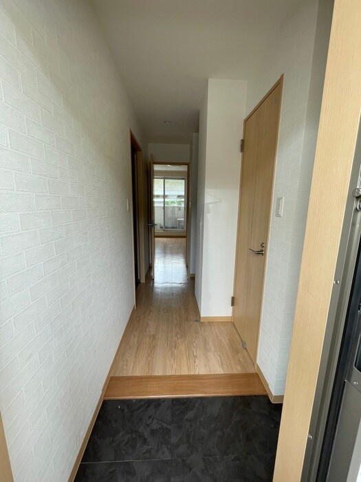 物件内観写真16　(玄関)