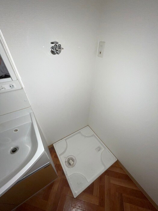 物件内観写真18　(洗濯機置場)