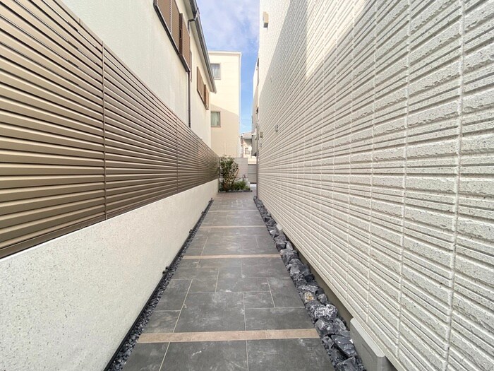 物件外観写真5　(エントランス部分)