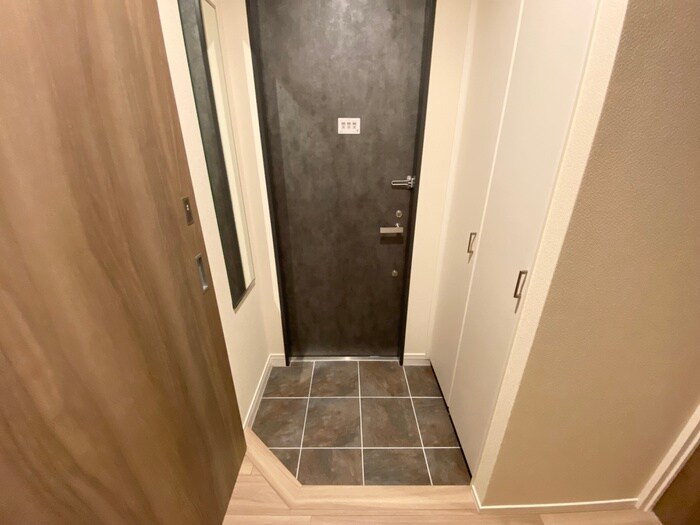 物件内観写真13　(玄関)