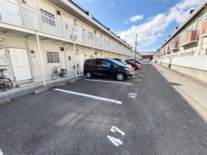 物件外観写真5　(駐車場)