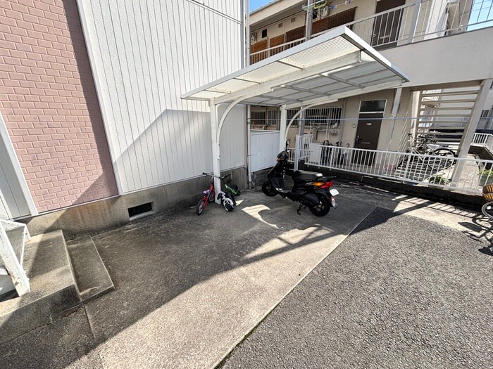 物件外観写真6　(駐輪場)