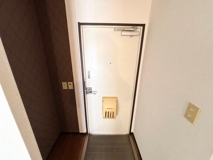 物件内観写真14　(玄関)