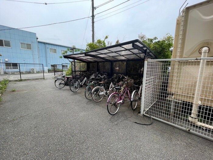 物件外観写真5　(駐輪場)