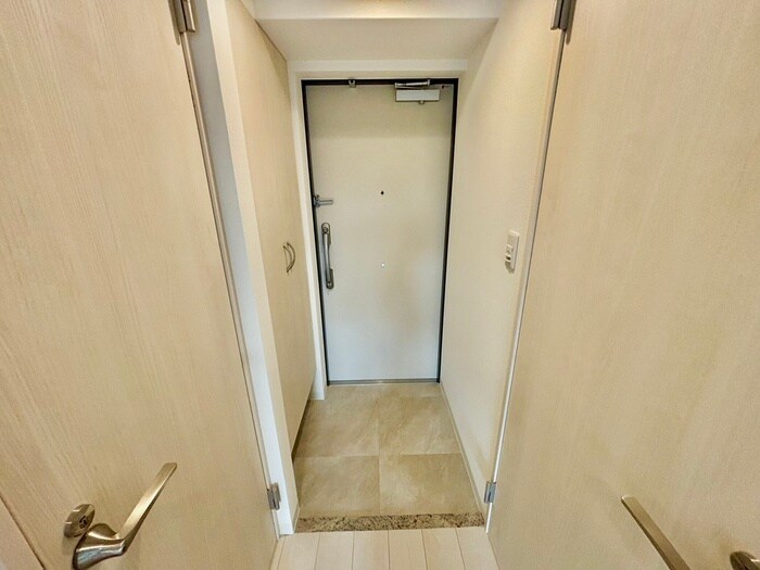 物件内観写真2　(玄関)