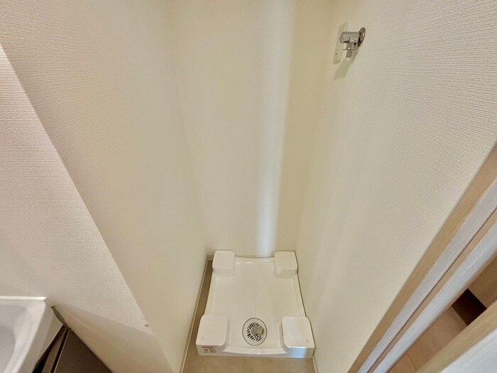 物件内観写真6　(洗濯機置場)