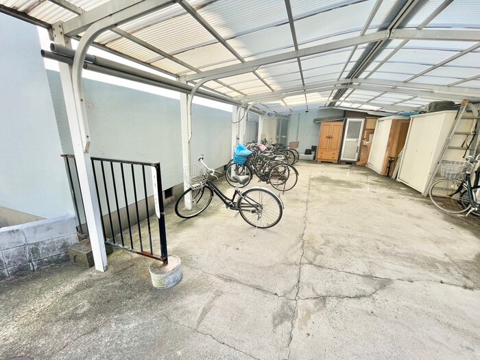 物件外観写真4　(駐輪場)