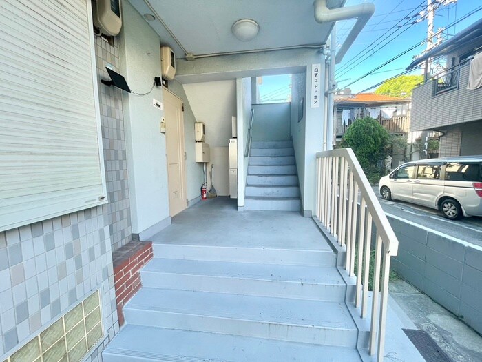 物件外観写真5　(エントランス部分)