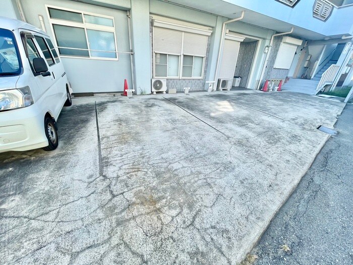 物件外観写真6　(駐車場)
