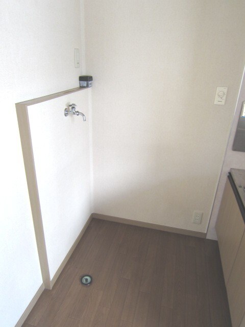 物件内観写真11　(洗濯機置場)