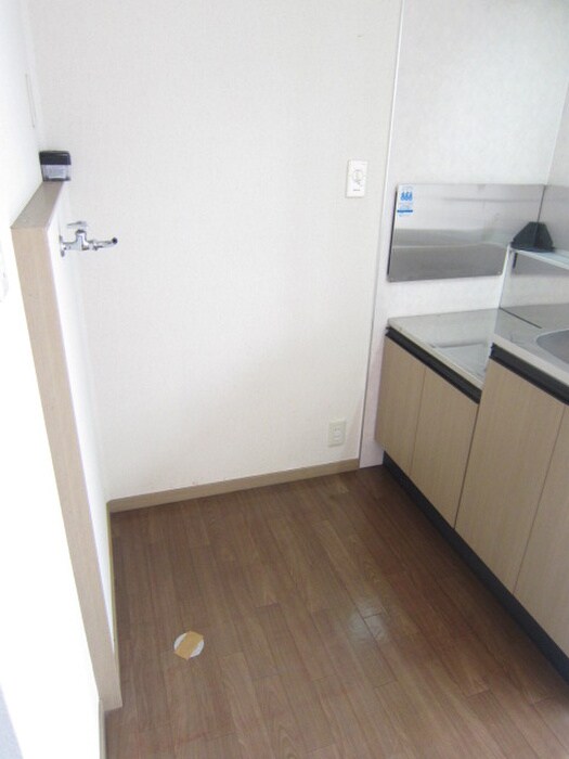 物件内観写真14　(洗濯機置場)