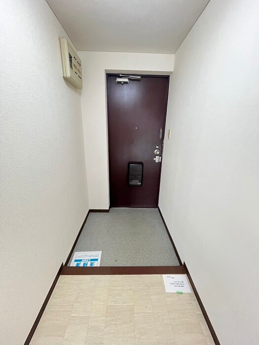 物件内観写真14　(玄関)