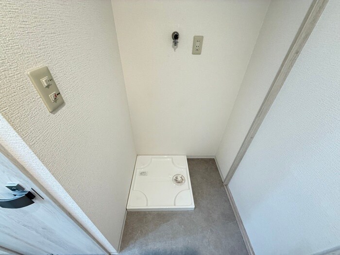 物件内観写真10　(洗濯機置場)