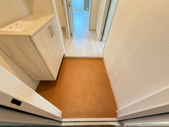 物件内観写真16　(玄関)