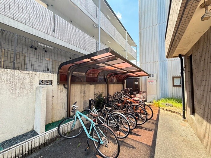 物件外観写真3　(駐輪場)