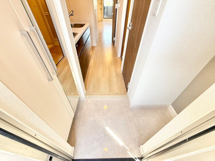 物件内観写真16　(玄関)