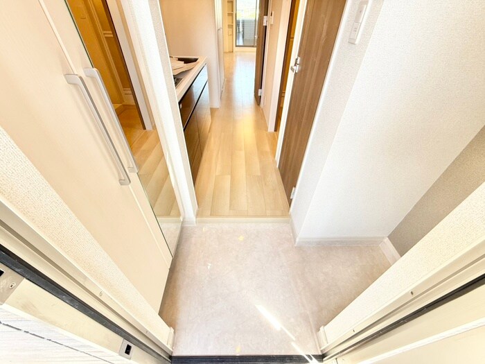 物件内観写真17　(玄関)