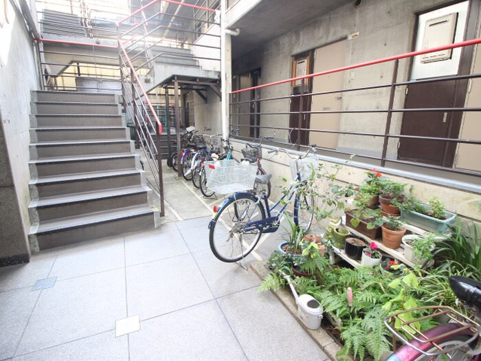 物件外観写真5　(エントランス部分)