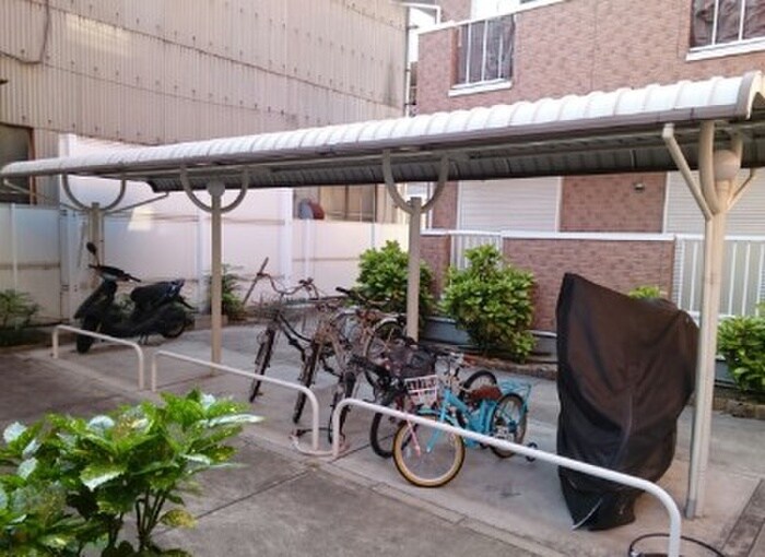 物件外観写真2　(駐輪場)
