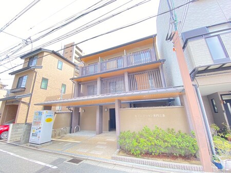 セブンスヘヴン黒門三条外観写真