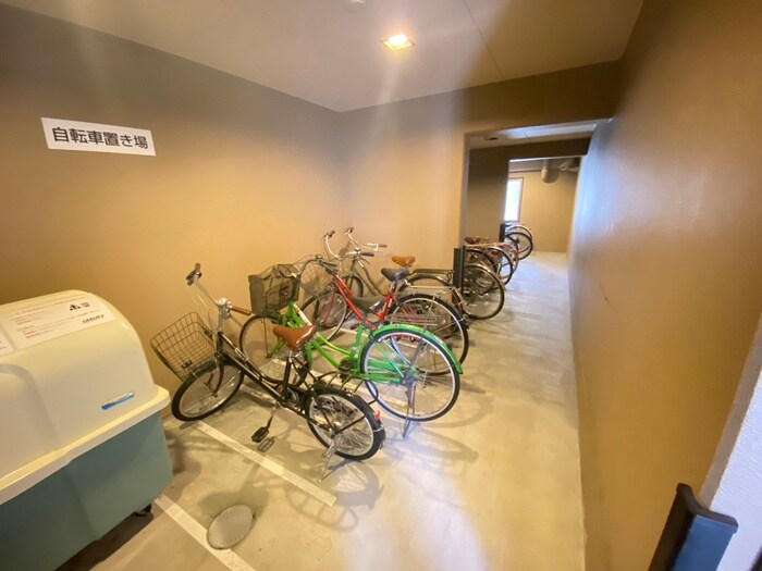物件外観写真3　(駐輪場)