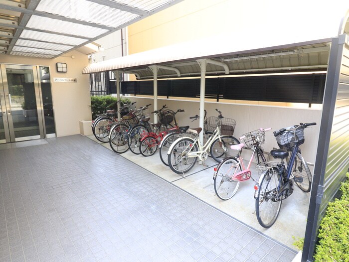 物件外観写真3　(駐輪場)