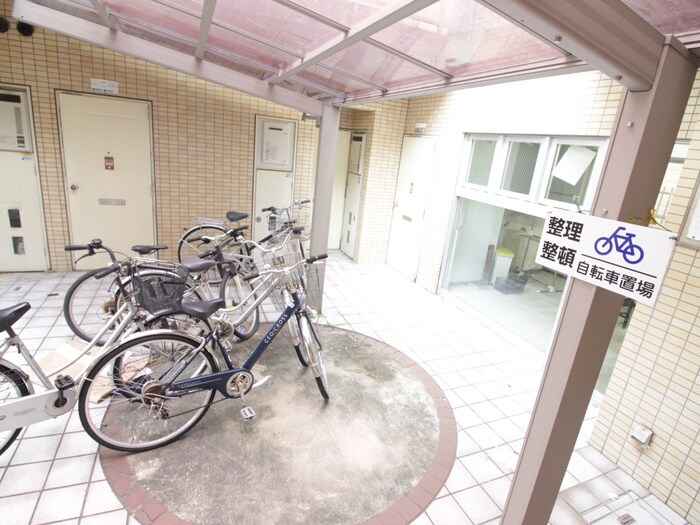 物件外観写真3　(駐輪場)