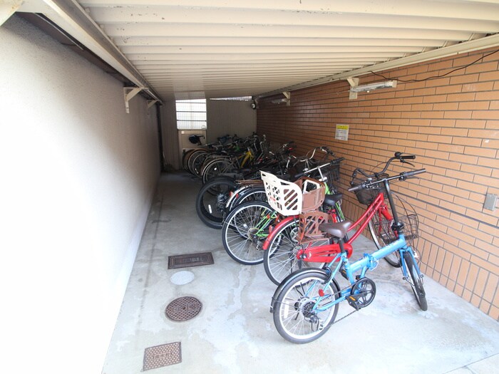 物件外観写真3　(駐輪場)