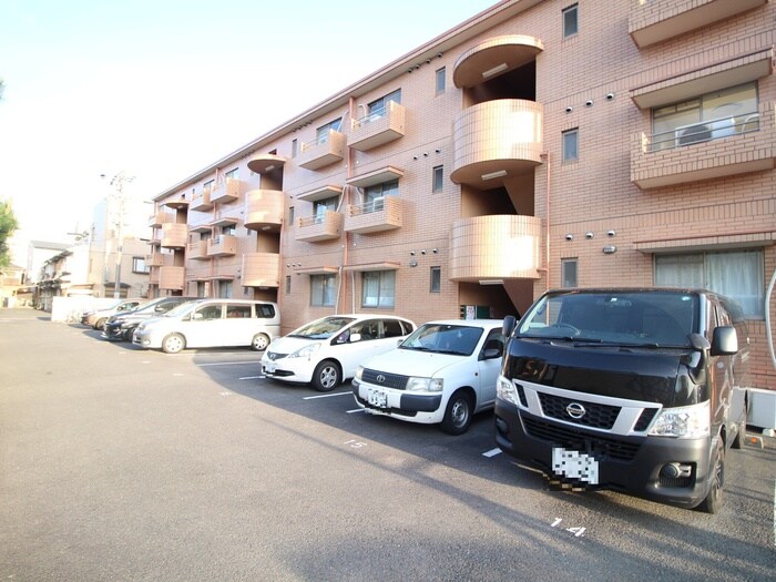 物件外観写真4　(駐車場)