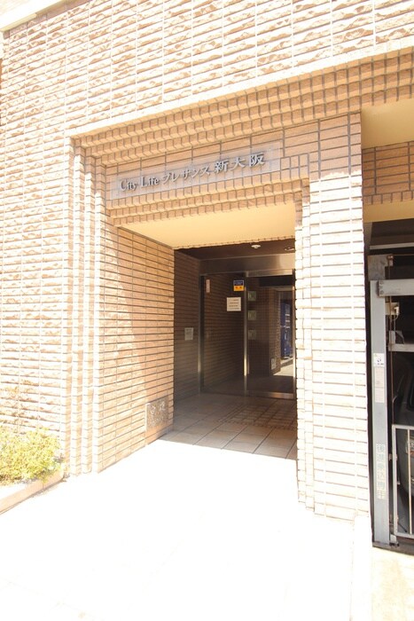 物件外観写真2　(エントランス部分)