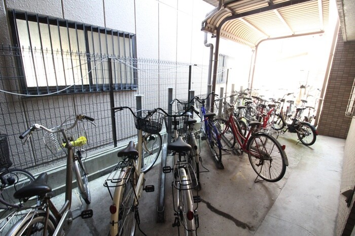 物件外観写真4　(駐輪場)