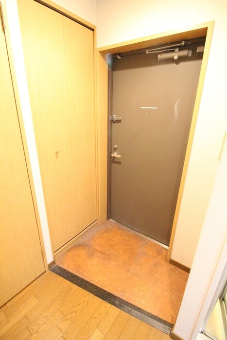 物件内観写真16　(玄関)