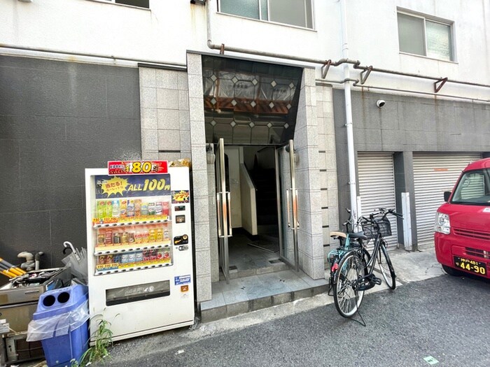 物件外観写真4　(エントランス部分)