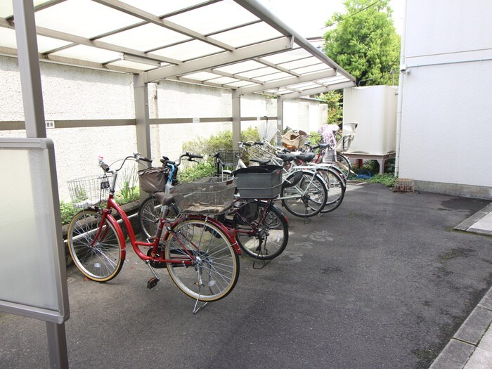 物件外観写真5　(駐輪場)