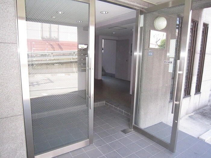 物件外観写真3　(エントランス部分)