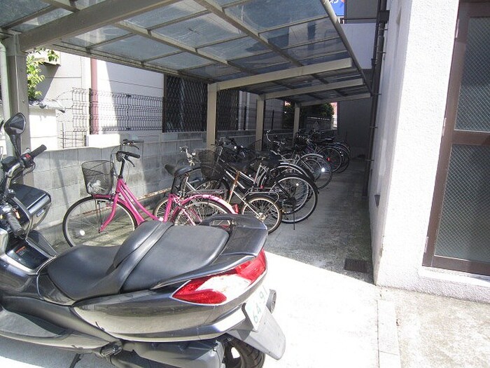 物件外観写真6　(駐輪場)