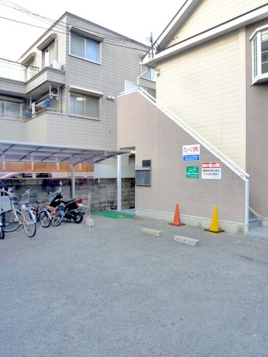 物件外観写真3　(エントランス部分)