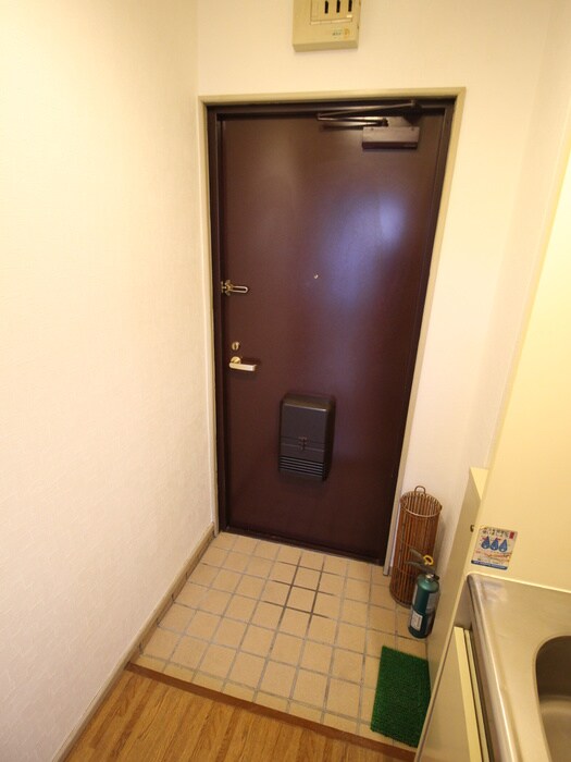 物件内観写真9　(玄関)