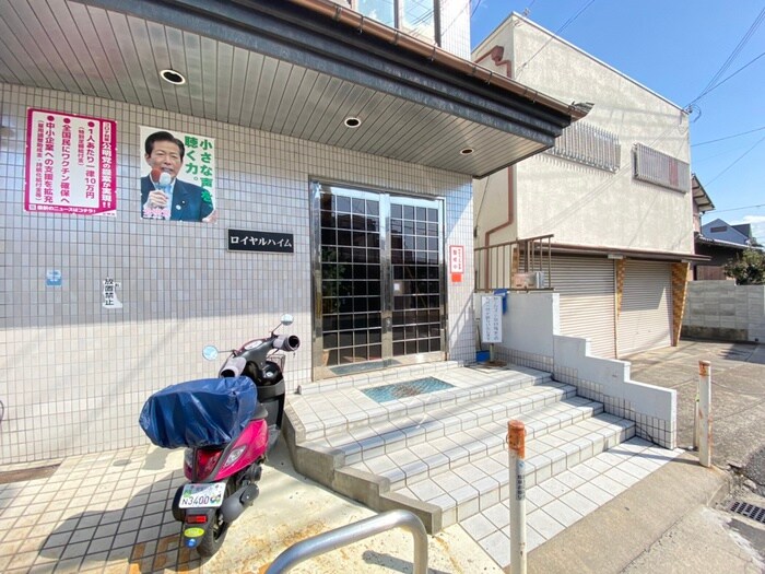 物件外観写真4　(エントランス部分)